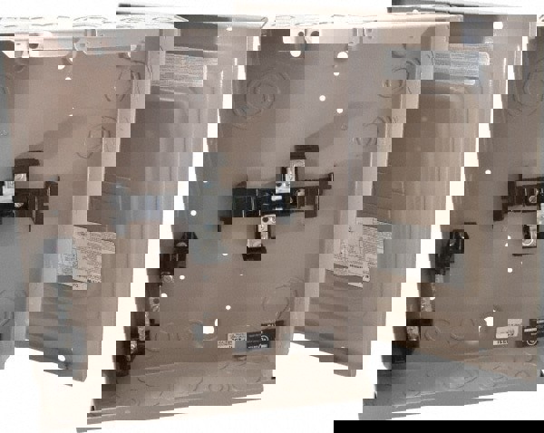 4 Circuits, 120/240 VAC, 125 Amp Main, 14-1/0 AWG, Surface, Indoor Main Lug Load Center